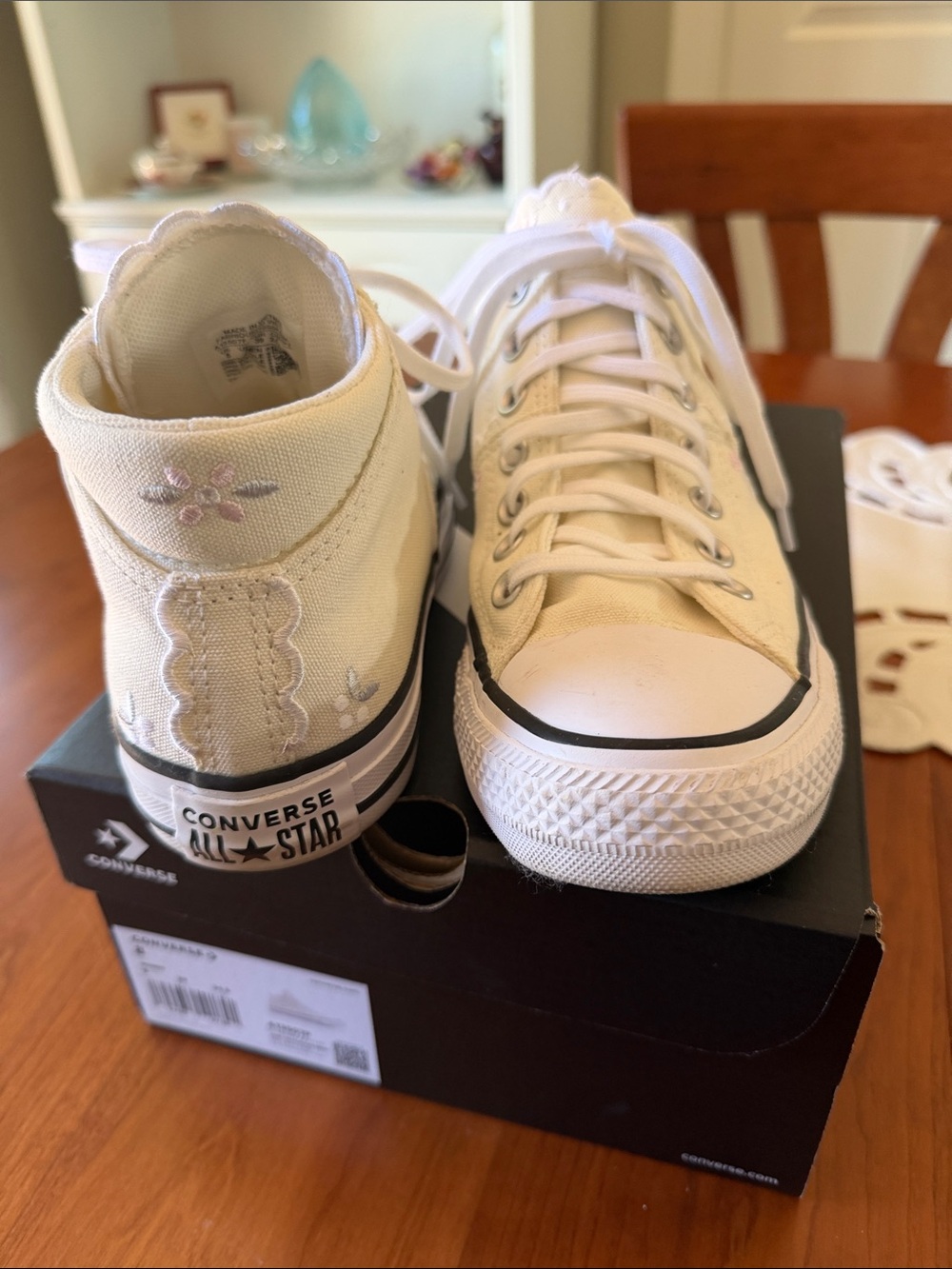 Converse Women’s Cream Canvas Low-Top Sneakers with Embroidered Flowers